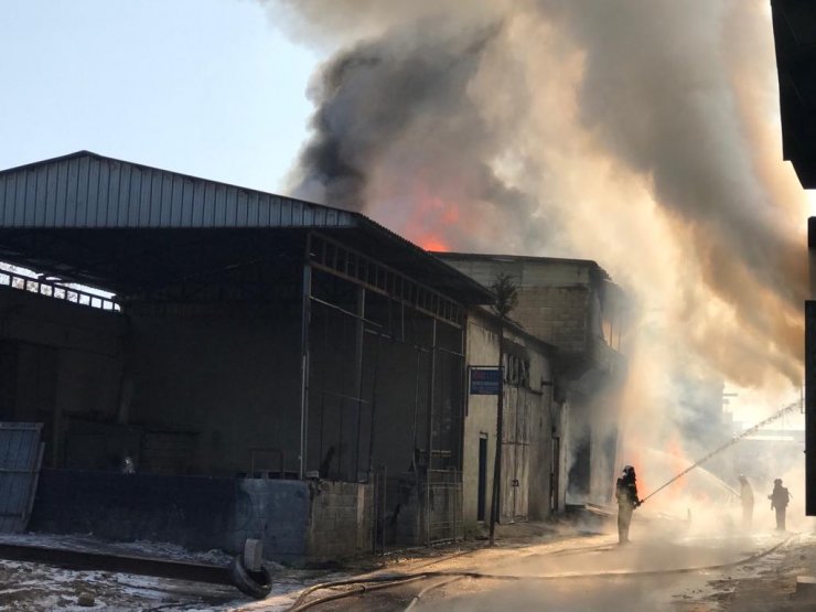 Gaziantep'te boya ve tiner atölyesinde yangın