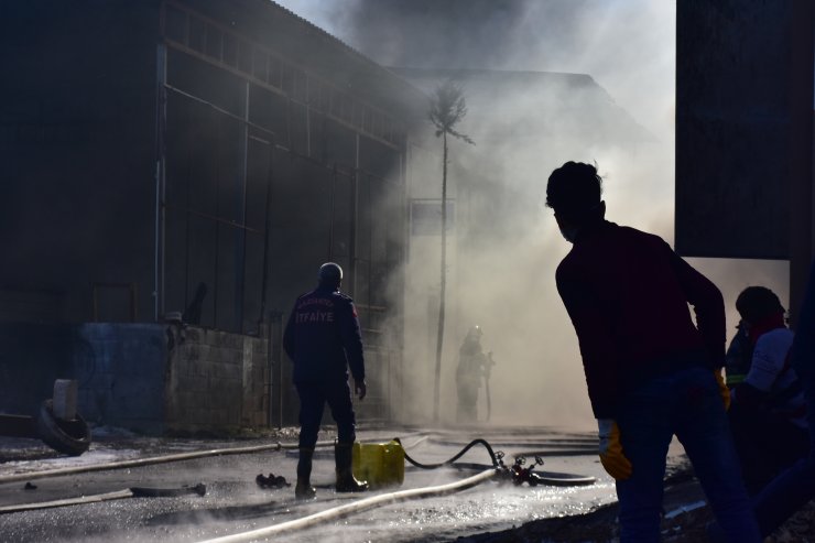 GÜNCELLEME - Gaziantep'te boya ve tiner atölyesinde yangın