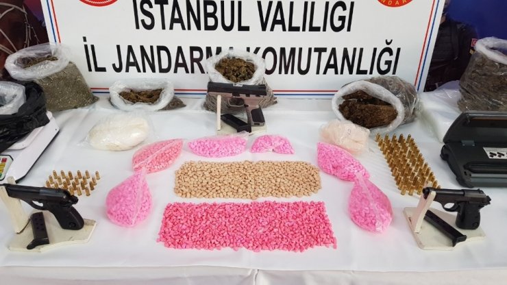 Jandarma’dan zehir tacirlerine geçit yok