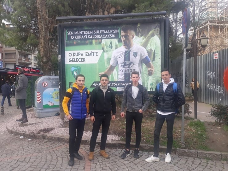 Başkan Hürriyet’ten Kocaelisporlu futbolculara afişli motivasyon
