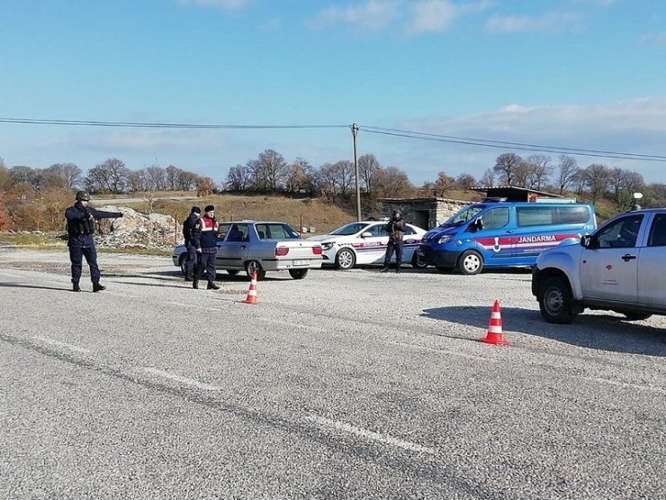 Jandarmadan ’emniyet kemeri ve cep telefonu’ denetimi