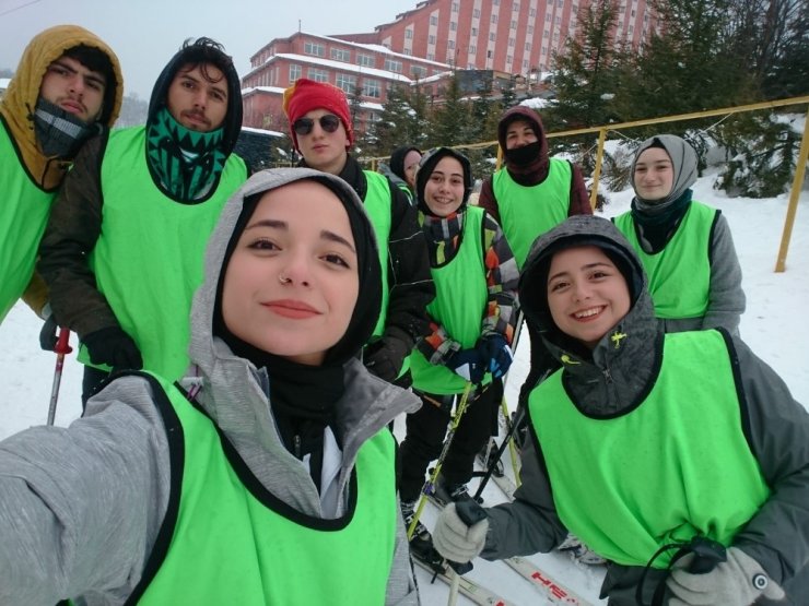 Kartepe’de ücretsiz kayak kursu başladı