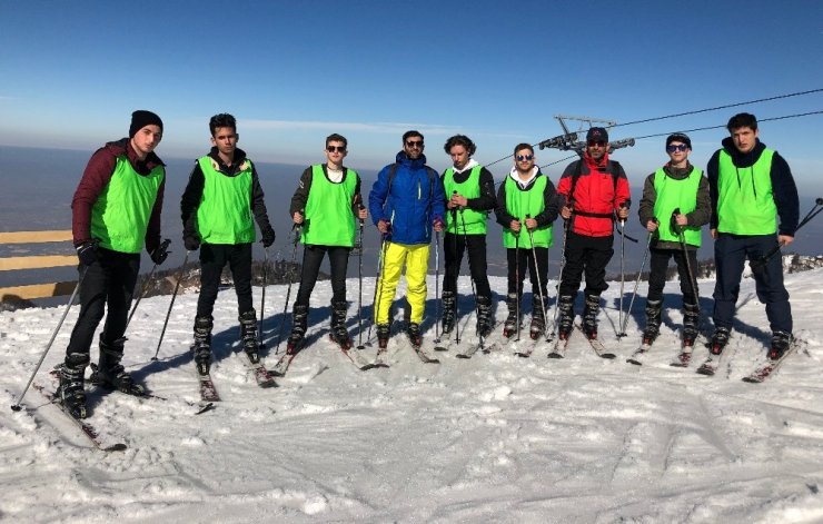 Kartepe’de ücretsiz kayak kursu başladı