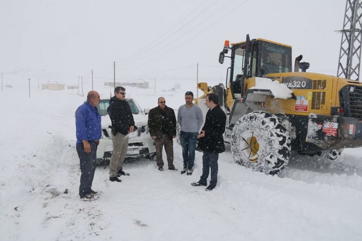 Kaymakam Akköz, İlçe Özel İdare ekiplerinin çalışmalarını inceledi