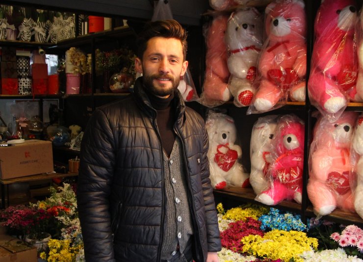 Kayseri'de çarşı pazarda "14 Şubat" hareketliliği yaşanıyor