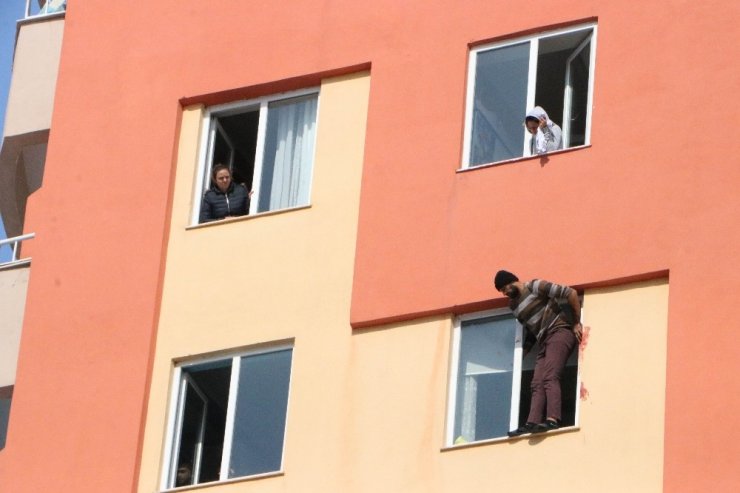 Kayseri’de korku dolu anlar; kendini kesip intihara kalkıştı