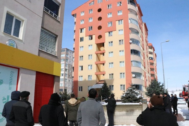 Kayseri’de korku dolu anlar; kendini kesip intihara kalkıştı