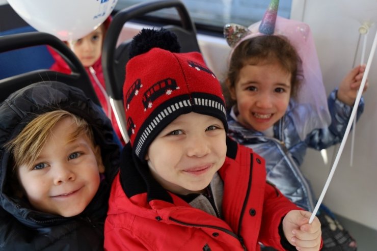 Çocuklar Akçaray ile şehir tutu attı
