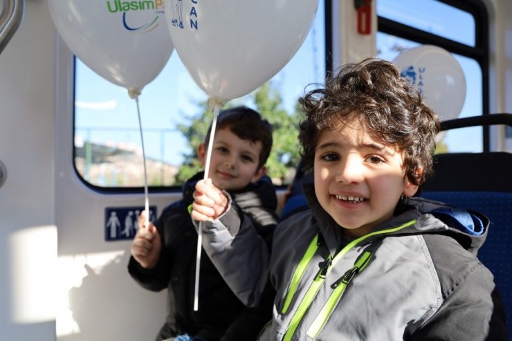 Çocuklar Akçaray ile şehir tutu attı
