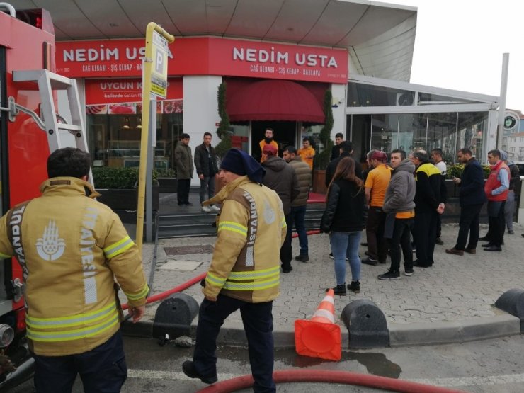 Maltepe’de 18 katlı iş merkezinde yangın paniği