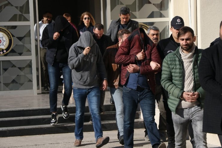 123 kişiyi mağdur eden tefeciler adliyeye sevk edildi