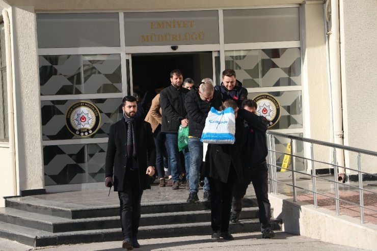 123 kişiyi mağdur eden tefeciler adliyeye sevk edildi