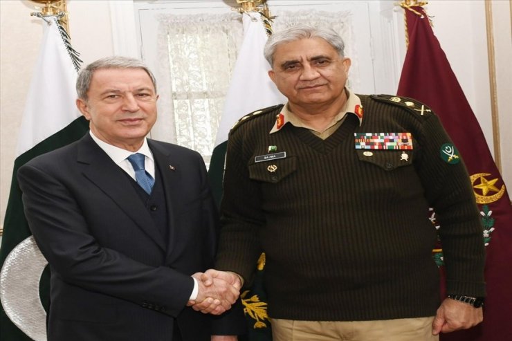 Bakan Akar, Pakistanlı mevkidaşı ile bir araya geldi