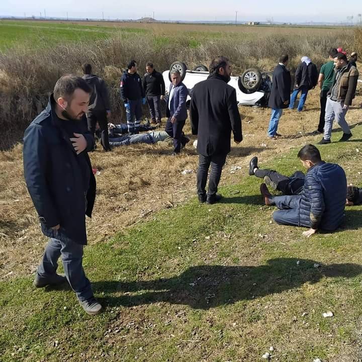 Otomobil şarampole devrildi: 2 yaralı