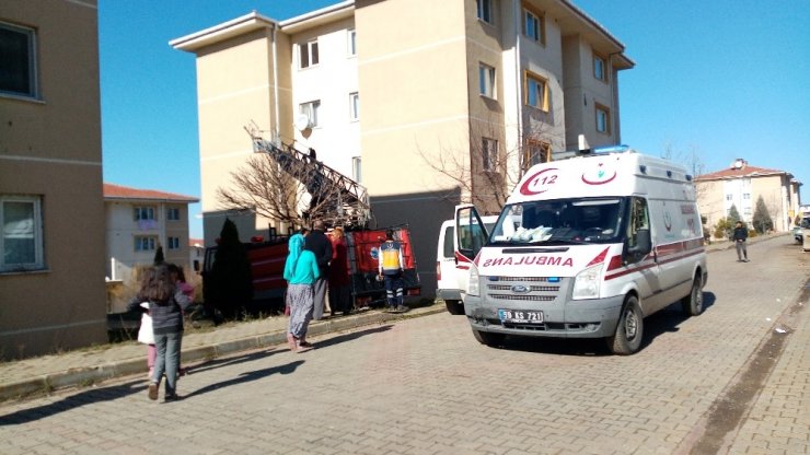Saatlerdir haber alınamayan 2 kişi evde uyurken bulundu