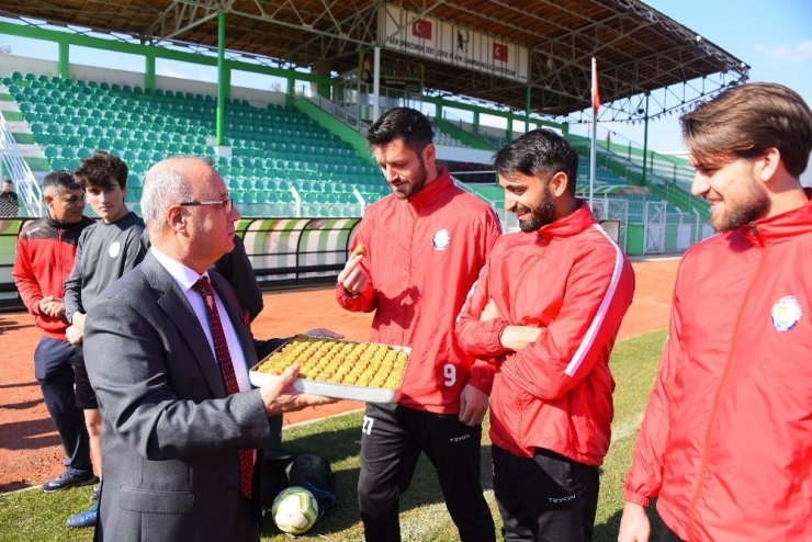 Başkan Kayda’dan, futbolculara tatlı destek