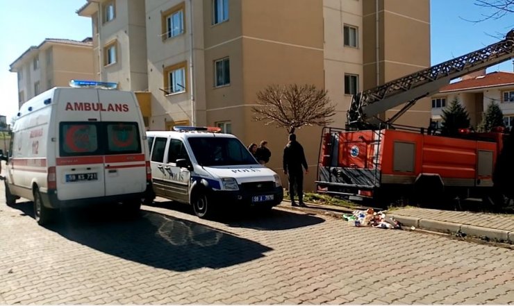 Saatlerdir haber alınamayan 2 kişi evde uyurken bulundu