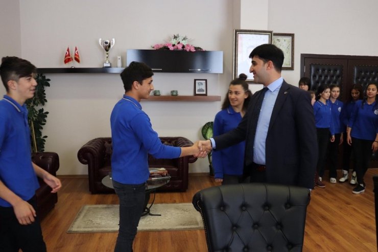 Liselerarası Güreş Turnuvasında Tufanbeyli ikinci oldu