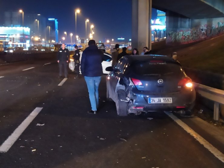 Makas atan sürücü zincirleme kaza neden oldu: 1 yaralı