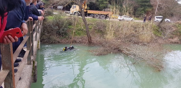 Naras Çayı’na uçan otomobil dalgıçlar tarafından bulundu