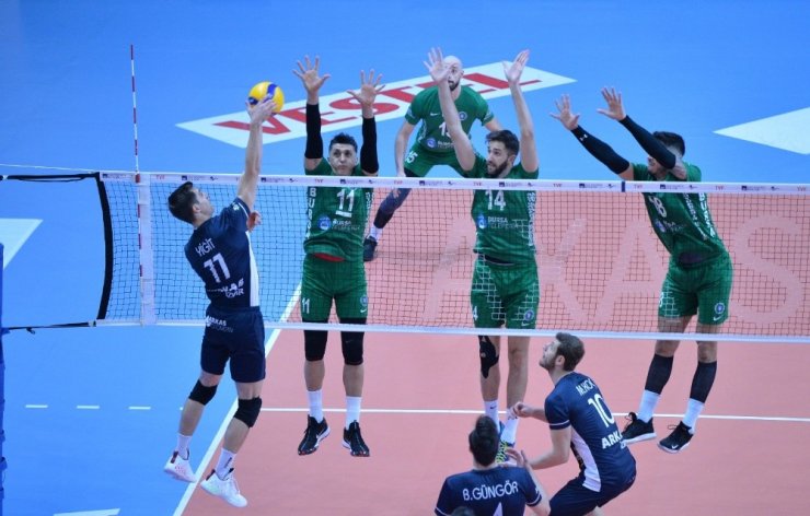 Tribünde özel buluşma