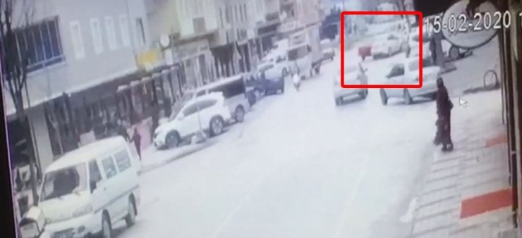 İki otomobil kafa kafaya çarpıştı: 4 yaralı