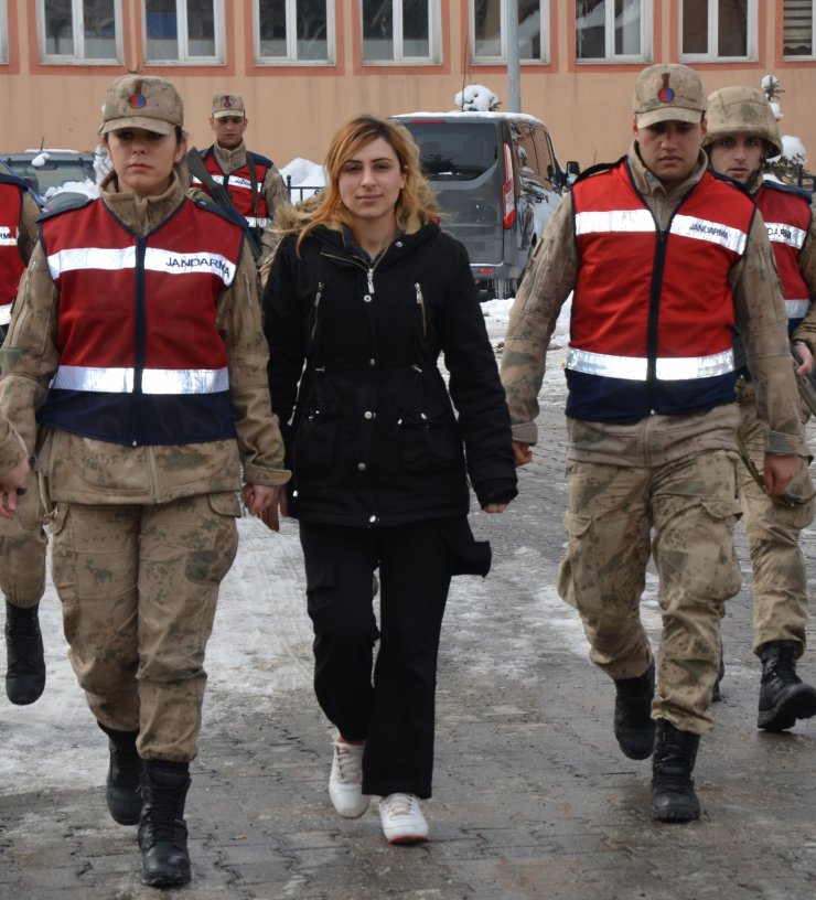 Cezaevi firarisi kadın evindeki gizli bölmede yakalandı