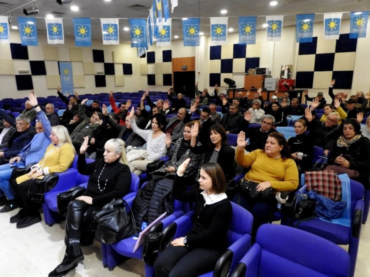Çeşme İYİ Parti’de Volkan Evci güven tazeledi