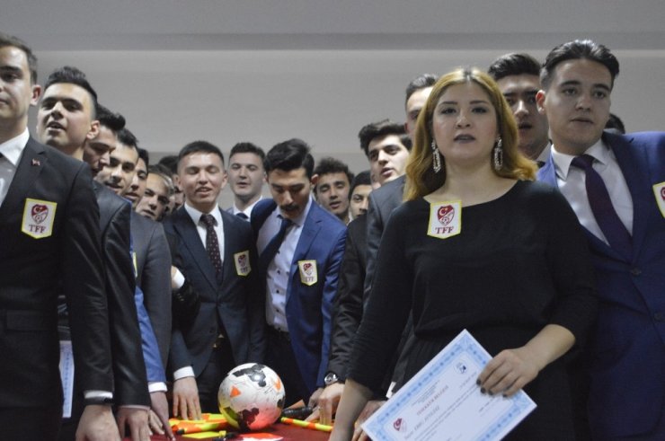 Kütahya İl Hakemlerine kokartları takıldı