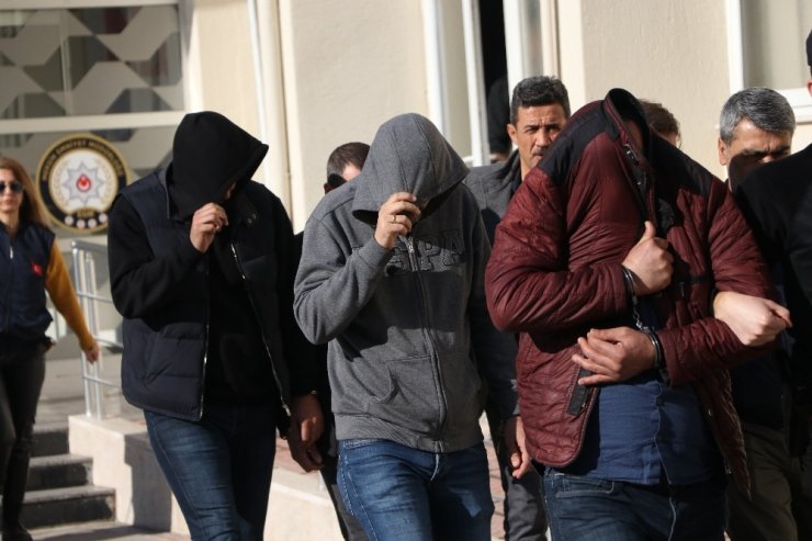 Mersin’deki tefeci operasyonunda 10 tutuklama