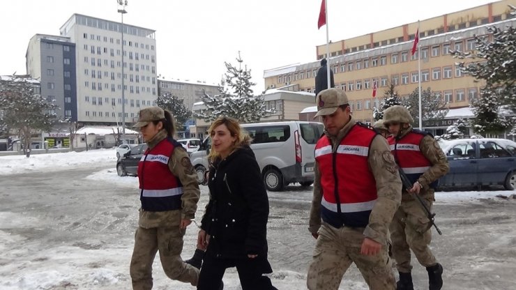 Jandarmanın yakaladığı cezaevi firarisi suç makinesi kadın tutuklandı
