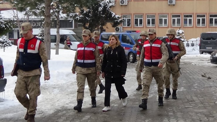 Jandarmanın yakaladığı cezaevi firarisi suç makinesi kadın tutuklandı