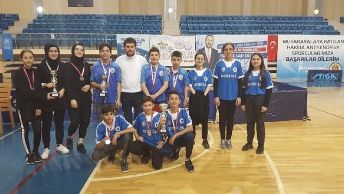 Masa tenisi turnuvasında büyük başarı