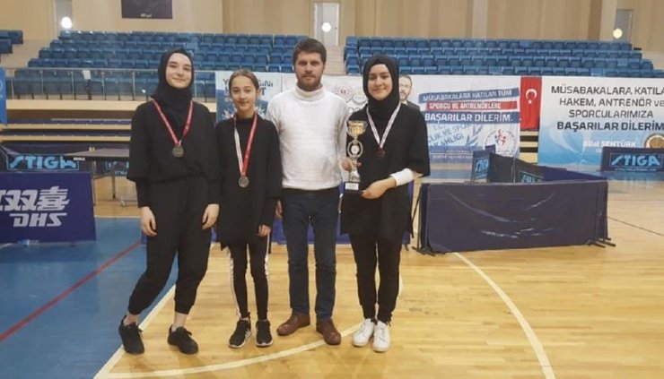 Masa tenisi turnuvasında büyük başarı