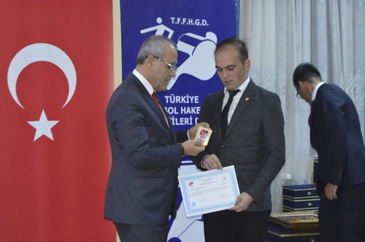 Kütahya İl Hakemlerine kokartları takıldı