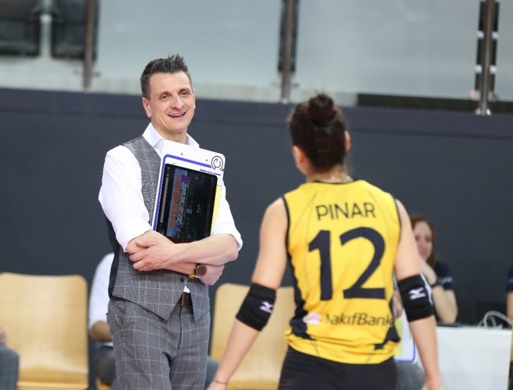 Lider VakıfBank kayıpsız devam ediyor