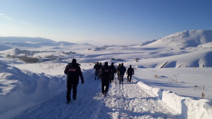 İran sınırında 13 düzensiz göçmenin donduğu ihbarı
