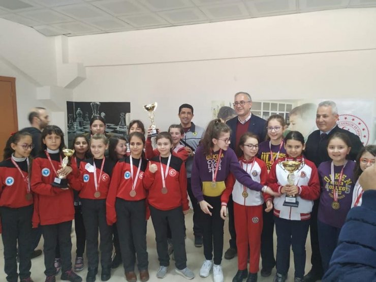 Selendi YBO’dan satrançta büyük başarı