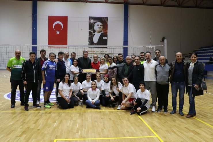 Aydın protokolü ve bayan gazetecilerden anlamlı maç