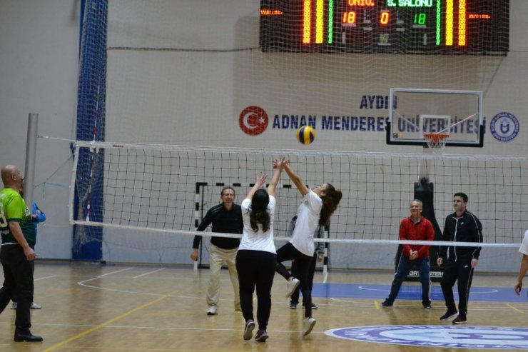 Aydın protokolü ve bayan gazetecilerden anlamlı maç