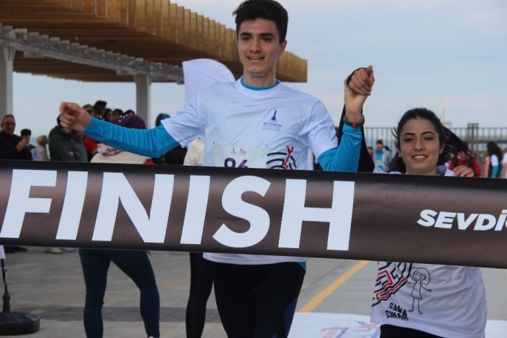 ‘Sevdiğine Koş’ yarışmasına İzmir’de büyük ilgi