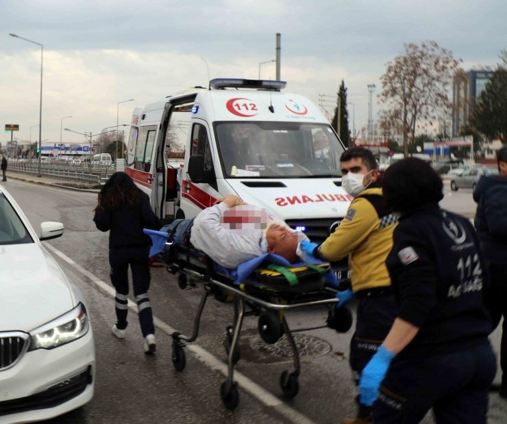 Emanet aldığı otomobille kaza yaptı