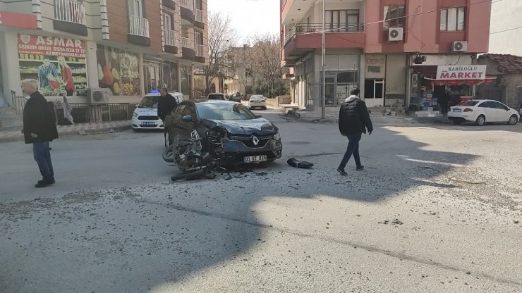 Samandağ’da otomobille motosiklet çarpıştı: 2 yaralı
