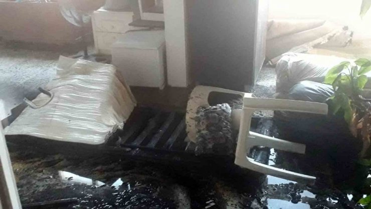 Pansiyonda çıkan yangında bir kişi dumandan etkilendi