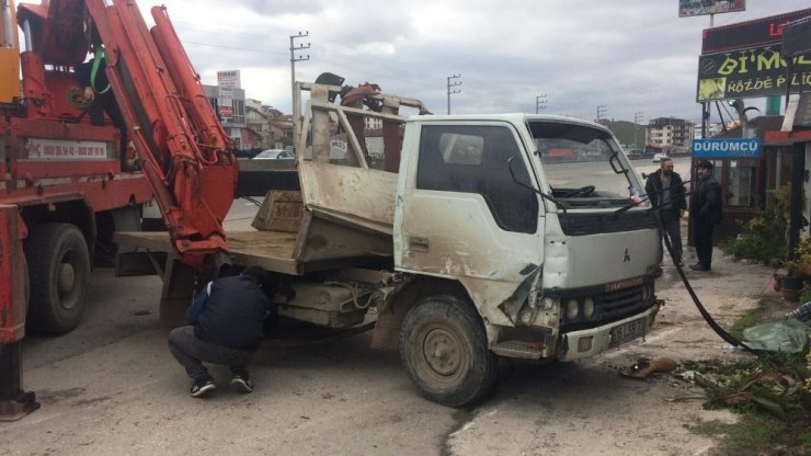 Yalova’da kamyonet minibüsle çarpıştı: 6 yaralı