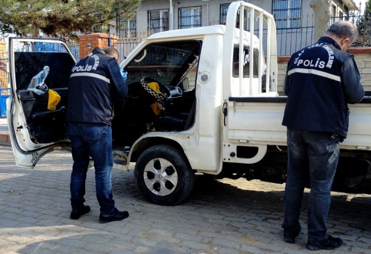 Kamyonete kurşun yağmuru: 2 yaralı