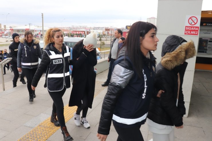 "Bankalarla kredi problemini çözüyoruz" dolandırıcılığına 2 tutuklama
