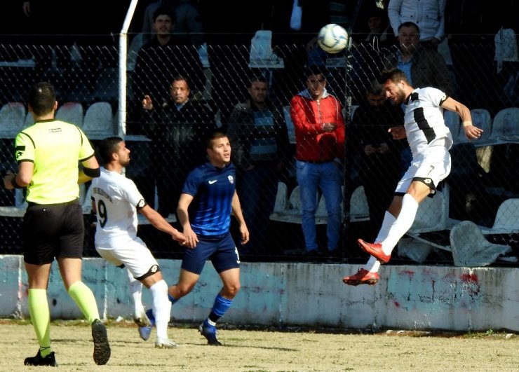 Çeşme Belediyespor, lider Halilbeylispor ile berabere kaldı