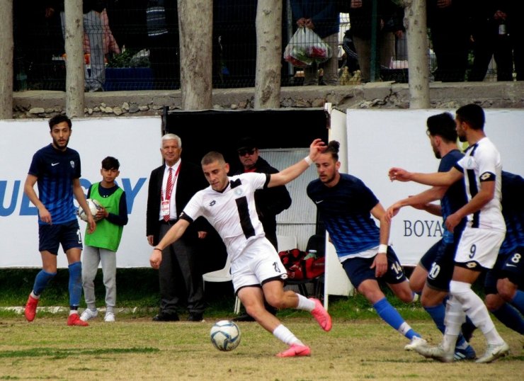 Çeşme Belediyespor, lider Halilbeylispor ile berabere kaldı