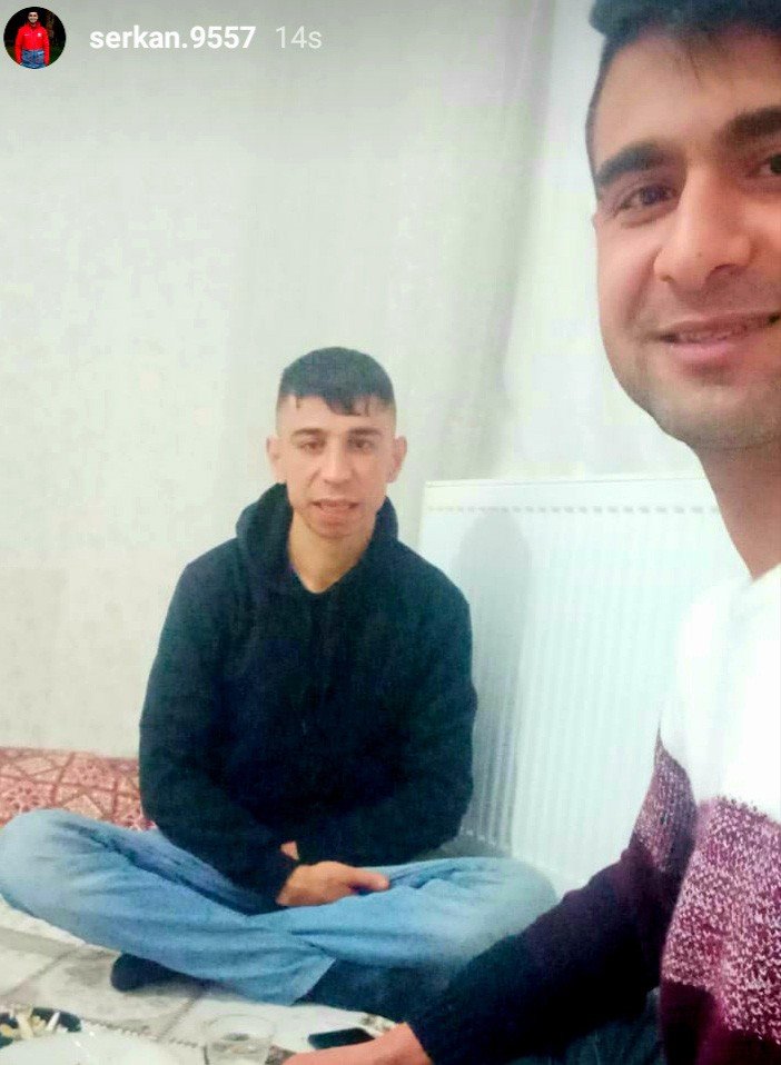Motosiklet trafik levhasına çarptı: 2 ölü